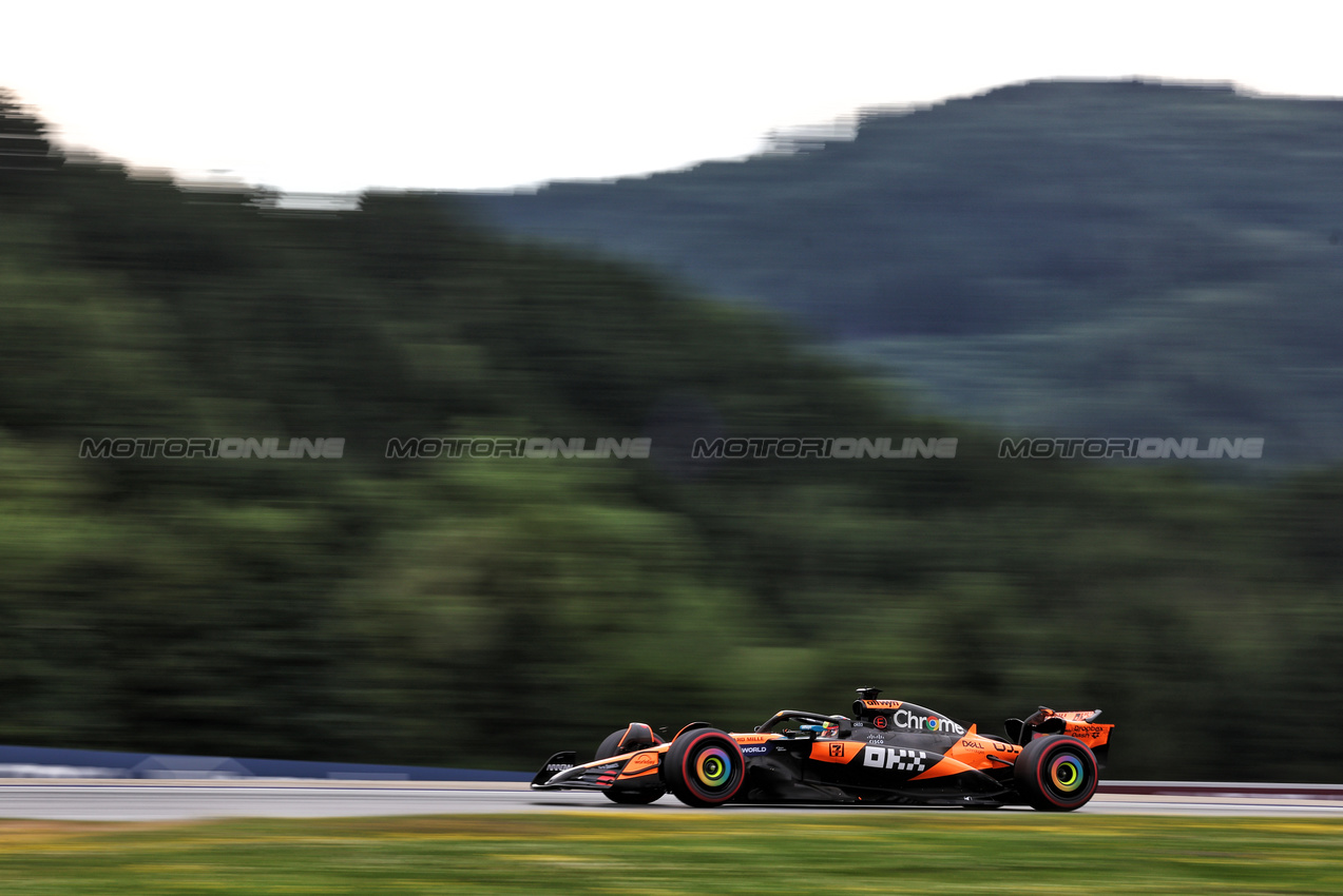 GP AUSTRIA, Oscar Piastri (AUS) McLaren MCL39.

27.06.2025. Formula 1 World Championship, Rd 11, Austrian Grand Prix, Spielberg, Austria, Practice Day.

- www.xpbimages.com, EMail: requests@xpbimages.com © Copyright: Moy / XPB Images