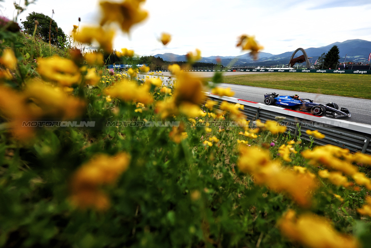 GP AUSTRIA, Carlos Sainz (ESP) Atlassian Williams Racing FW47.

27.06.2025. Formula 1 World Championship, Rd 11, Austrian Grand Prix, Spielberg, Austria, Practice Day.

- www.xpbimages.com, EMail: requests@xpbimages.com © Copyright: Charniaux / XPB Images