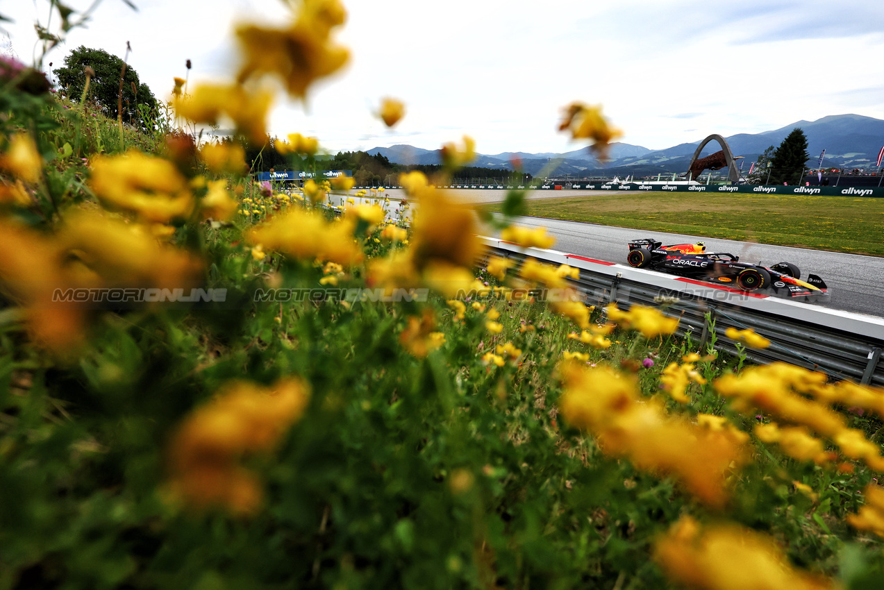 GP AUSTRIA, Yuki Tsunoda (JPN) Red Bull Racing RB21.

27.06.2025. Formula 1 World Championship, Rd 11, Austrian Grand Prix, Spielberg, Austria, Practice Day.

- www.xpbimages.com, EMail: requests@xpbimages.com © Copyright: Charniaux / XPB Images