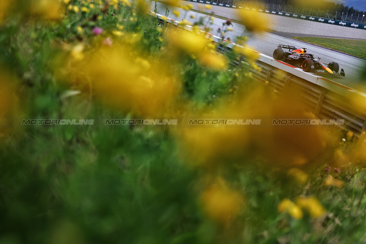 GP AUSTRIA, Max Verstappen (NLD) Red Bull Racing RB21.

27.06.2025. Formula 1 World Championship, Rd 11, Austrian Grand Prix, Spielberg, Austria, Practice Day.

- www.xpbimages.com, EMail: requests@xpbimages.com © Copyright: Charniaux / XPB Images