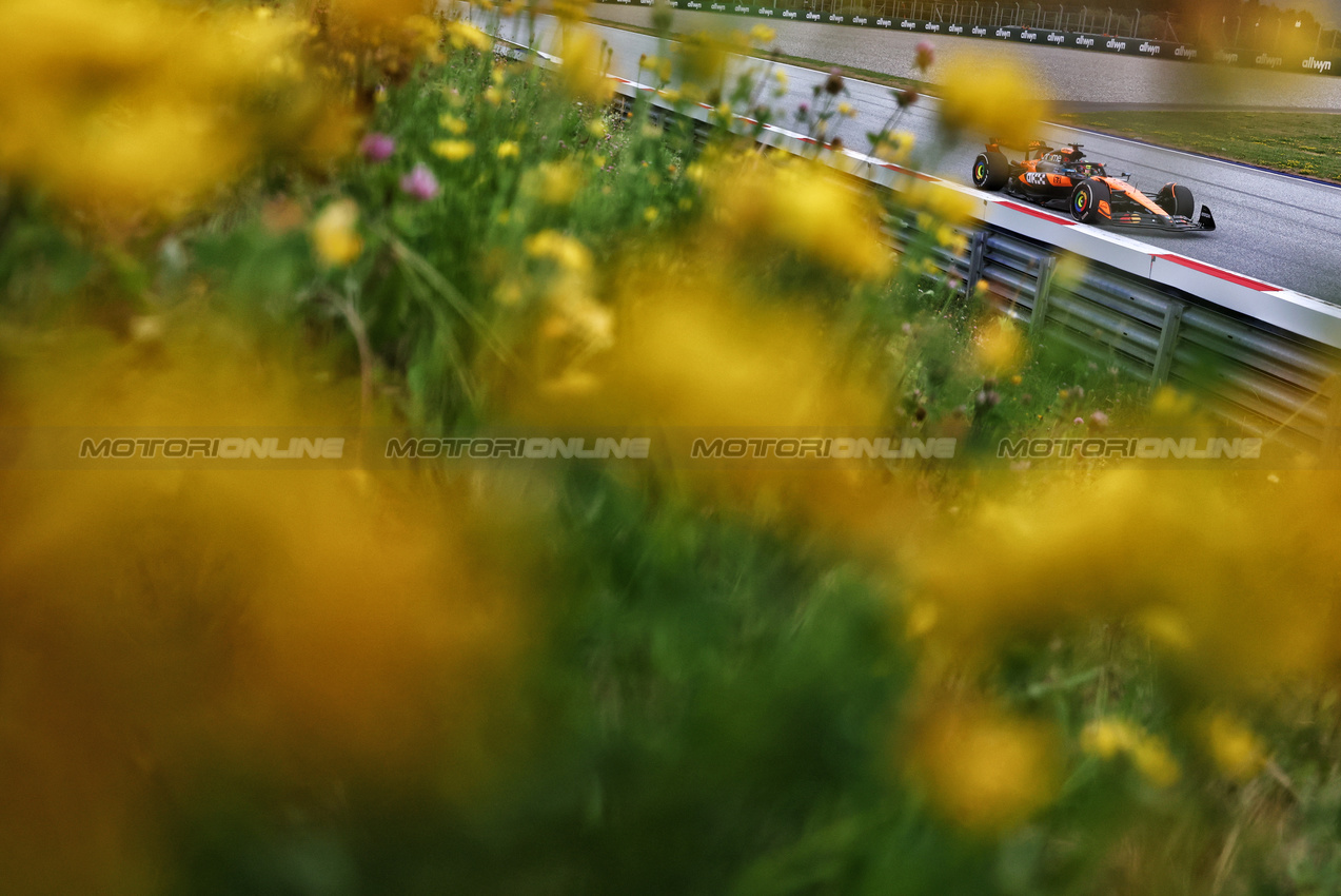 GP AUSTRIA, Oscar Piastri (AUS) McLaren MCL39.

27.06.2025. Formula 1 World Championship, Rd 11, Austrian Grand Prix, Spielberg, Austria, Practice Day.

- www.xpbimages.com, EMail: requests@xpbimages.com © Copyright: Charniaux / XPB Images