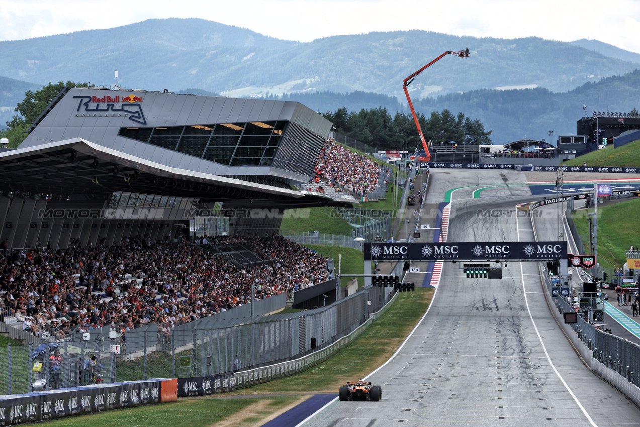 GP AUSTRIA, Oscar Piastri (AUS) McLaren MCL39.

27.06.2025. Formula 1 World Championship, Rd 11, Austrian Grand Prix, Spielberg, Austria, Practice Day.

- www.xpbimages.com, EMail: requests@xpbimages.com © Copyright: Moy / XPB Images