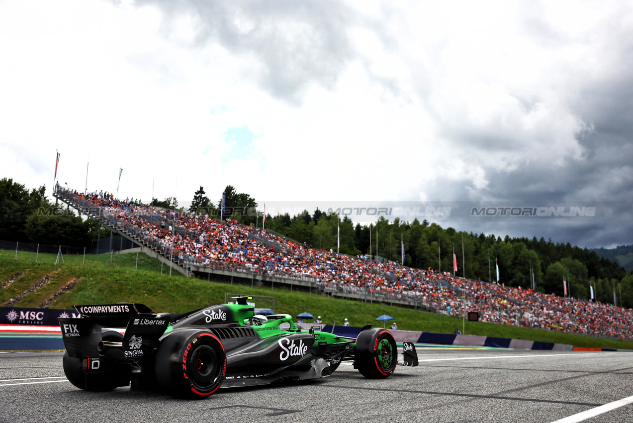 GP AUSTRIA, Gabriel Bortoleto (BRA) Sauber C45.

27.06.2025. Formula 1 World Championship, Rd 11, Austrian Grand Prix, Spielberg, Austria, Practice Day.

- www.xpbimages.com, EMail: requests@xpbimages.com © Copyright: Charniaux / XPB Images