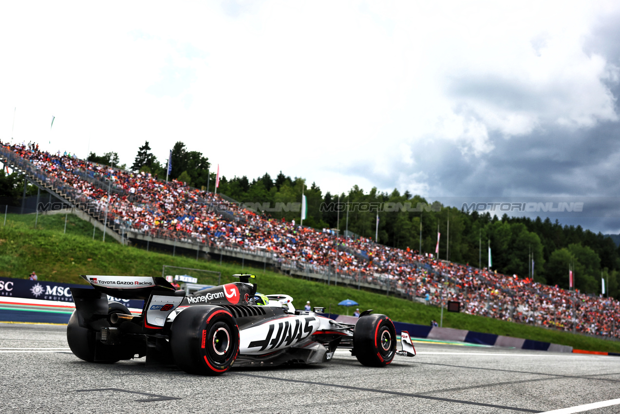 GP AUSTRIA, Oliver Bearman (GBR) Haas VF-25.

27.06.2025. Formula 1 World Championship, Rd 11, Austrian Grand Prix, Spielberg, Austria, Practice Day.

- www.xpbimages.com, EMail: requests@xpbimages.com © Copyright: Charniaux / XPB Images
