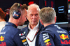 GP AUSTRIA, Dr Helmut Marko (AUT) Red Bull Motorsport Consultant (Centre) with Simon Rennie (GBR) Red Bull Racing Gara Engineer (Left) e Christian Horner (GBR) Red Bull Racing Team Principal (Right).

27.06.2025. Formula 1 World Championship, Rd 11, Austrian Grand Prix, Spielberg, Austria, Practice Day.

- www.xpbimages.com, EMail: requests@xpbimages.com © Copyright: Batchelor / XPB Images