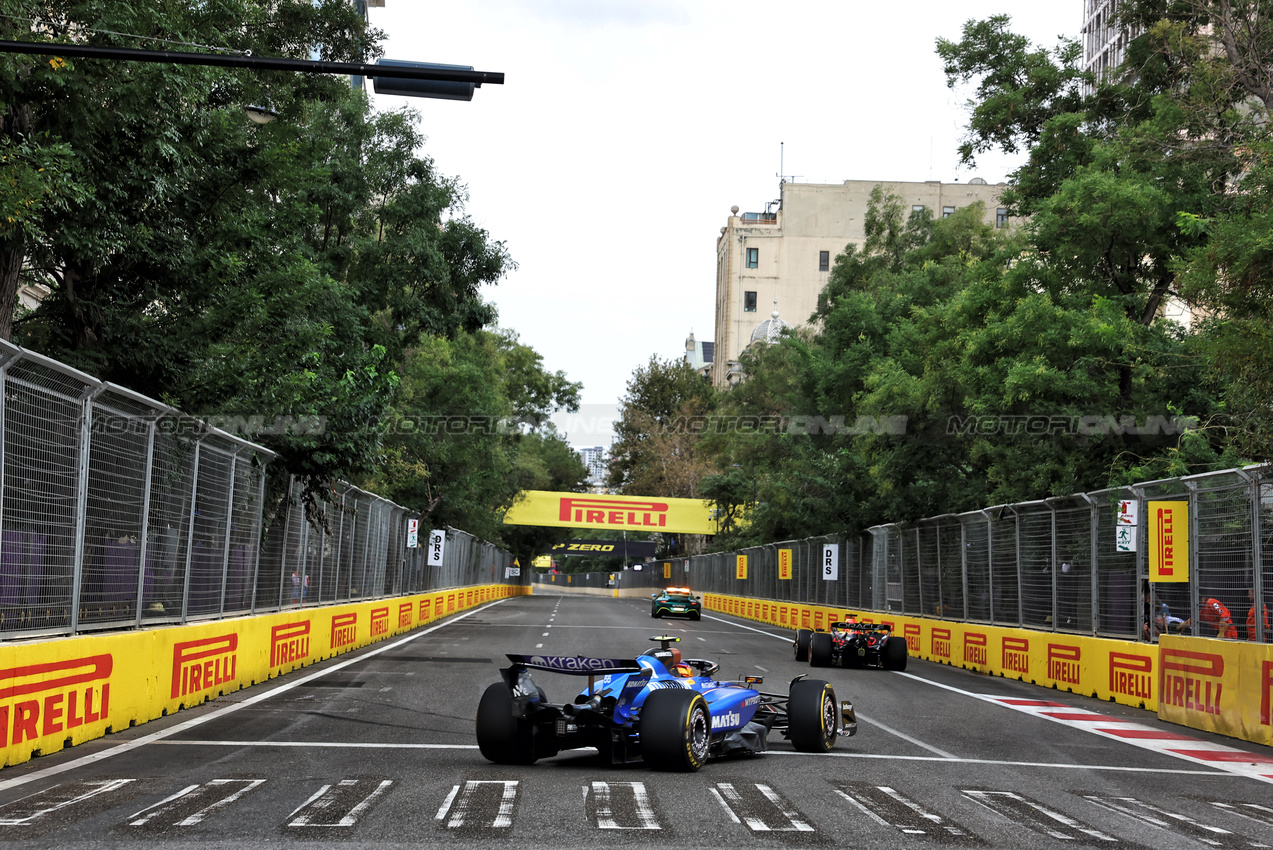 GP AZERBAIJAN, Carlos Sainz (ESP) Atlassian Williams Racing FW47.

21.09.2025. Formula 1 World Championship, Rd 17, Azerbaijan Grand Prix, Baku Street Circuit, Azerbaijan, Gara Day.

- www.xpbimages.com, EMail: requests@xpbimages.com © Copyright: Bearne / XPB Images