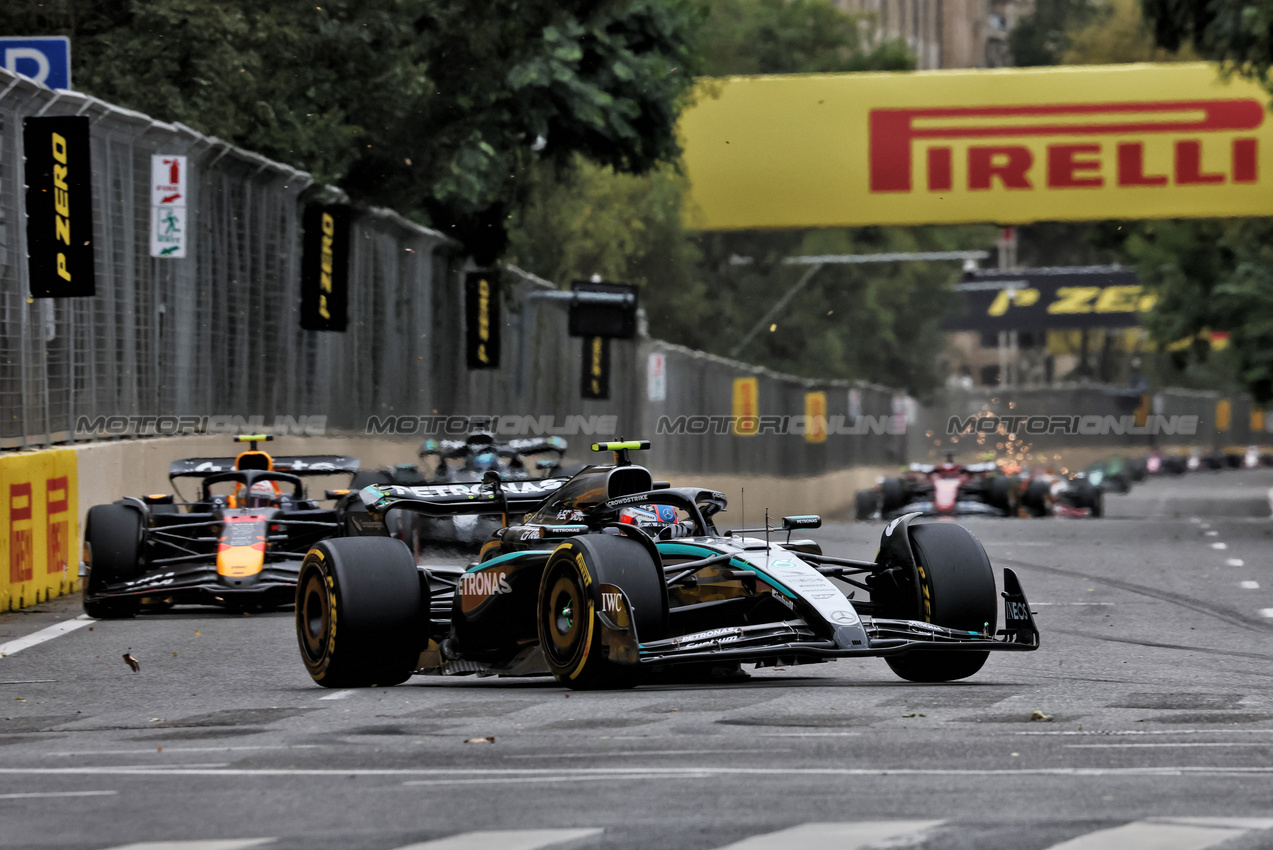 GP AZERBAIJAN, Andrea Kimi Antonelli (ITA) Mercedes AMG F1 W16.

21.09.2025. Formula 1 World Championship, Rd 17, Azerbaijan Grand Prix, Baku Street Circuit, Azerbaijan, Gara Day.

- www.xpbimages.com, EMail: requests@xpbimages.com © Copyright: Charniaux / XPB Images