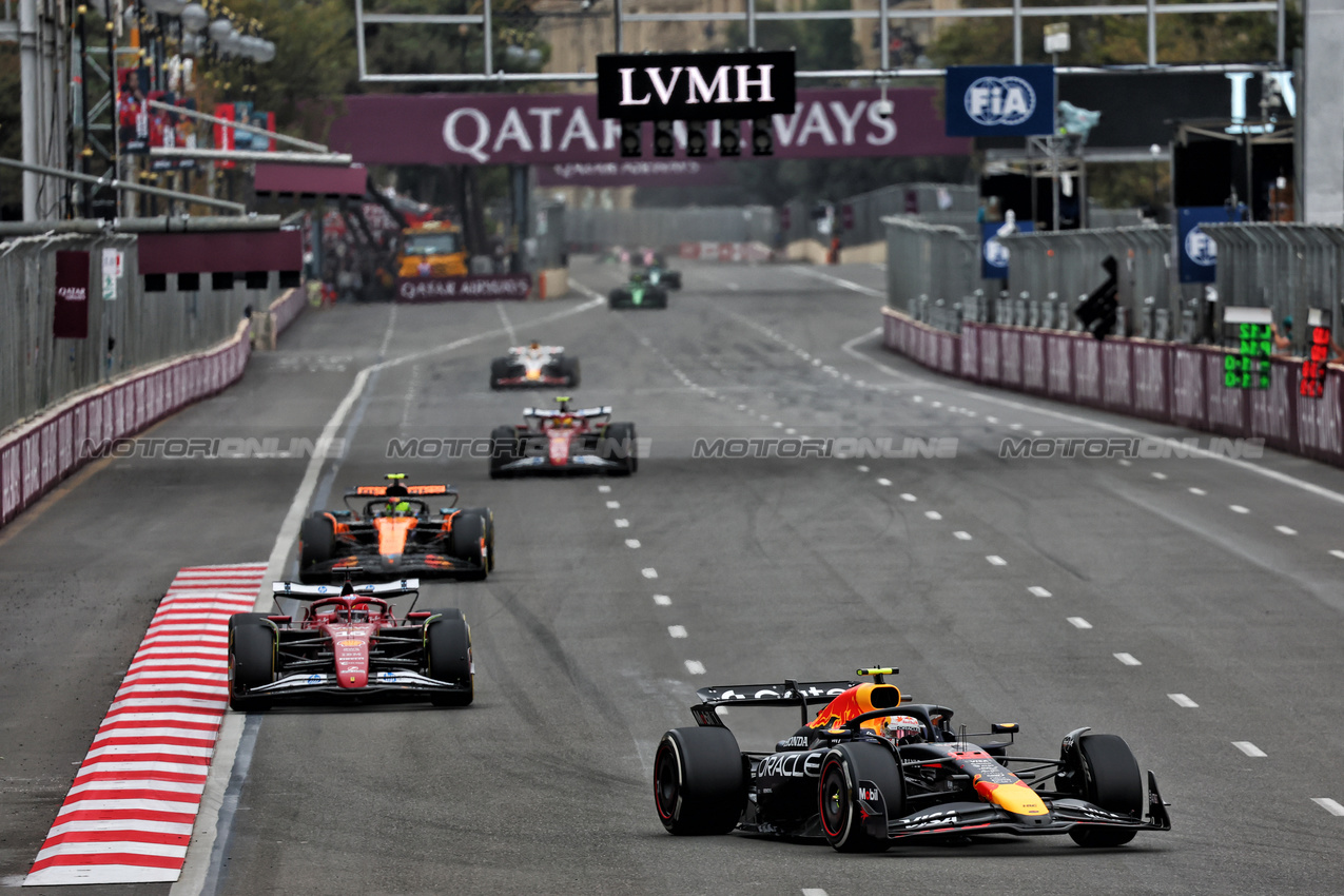 GP AZERBAIJAN, Yuki Tsunoda (JPN) Red Bull Racing RB21.

21.09.2025. Formula 1 World Championship, Rd 17, Azerbaijan Grand Prix, Baku Street Circuit, Azerbaijan, Gara Day.

- www.xpbimages.com, EMail: requests@xpbimages.com © Copyright: Batchelor / XPB Images