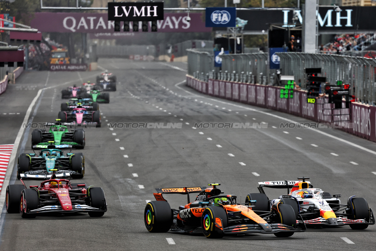 GP AZERBAIJAN, Lando Norris (GBR) McLaren MCL39 e Isack Hadjar (FRA) Racing Bulls VCARB 02 battle for position.

21.09.2025. Formula 1 World Championship, Rd 17, Azerbaijan Grand Prix, Baku Street Circuit, Azerbaijan, Gara Day.

- www.xpbimages.com, EMail: requests@xpbimages.com © Copyright: Batchelor / XPB Images