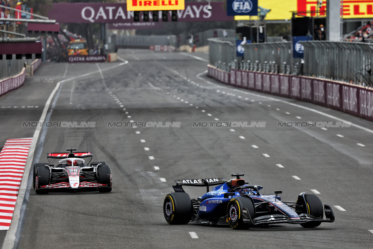 GP AZERBAIJAN, Alexander Albon (THA) Atlassian Williams Racing FW47.

21.09.2025. Formula 1 World Championship, Rd 17, Azerbaijan Grand Prix, Baku Street Circuit, Azerbaijan, Gara Day.

- www.xpbimages.com, EMail: requests@xpbimages.com © Copyright: Batchelor / XPB Images