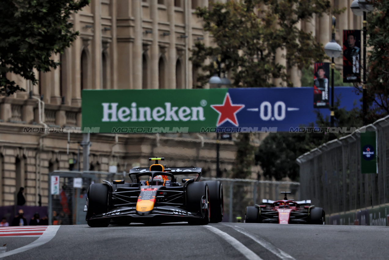 GP AZERBAIJAN, Yuki Tsunoda (JPN) Red Bull Racing RB21.

21.09.2025. Formula 1 World Championship, Rd 17, Azerbaijan Grand Prix, Baku Street Circuit, Azerbaijan, Gara Day.

 - www.xpbimages.com, EMail: requests@xpbimages.com © Copyright: Rew / XPB Images