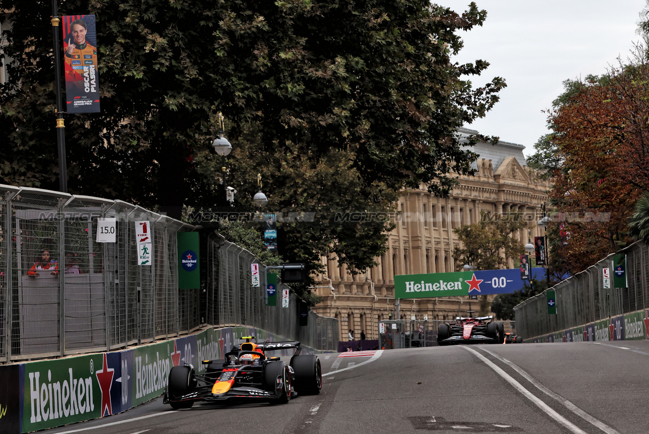 GP AZERBAIJAN, Yuki Tsunoda (JPN) Red Bull Racing RB21.

21.09.2025. Formula 1 World Championship, Rd 17, Azerbaijan Grand Prix, Baku Street Circuit, Azerbaijan, Gara Day.

 - www.xpbimages.com, EMail: requests@xpbimages.com © Copyright: Rew / XPB Images