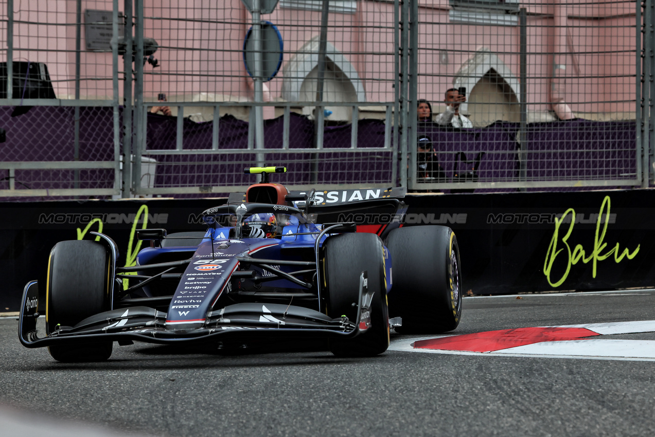 GP AZERBAIJAN, Carlos Sainz (ESP) Atlassian Williams Racing FW47.

21.09.2025. Formula 1 World Championship, Rd 17, Azerbaijan Grand Prix, Baku Street Circuit, Azerbaijan, Gara Day.

 - www.xpbimages.com, EMail: requests@xpbimages.com © Copyright: Rew / XPB Images