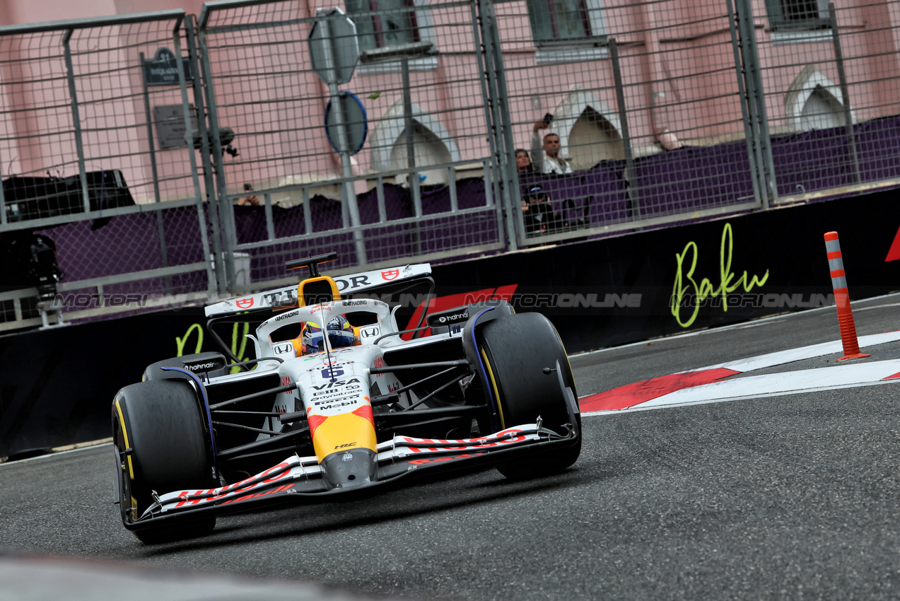 GP AZERBAIJAN, Isack Hadjar (FRA) Racing Bulls VCARB 02.

21.09.2025. Formula 1 World Championship, Rd 17, Azerbaijan Grand Prix, Baku Street Circuit, Azerbaijan, Gara Day.

 - www.xpbimages.com, EMail: requests@xpbimages.com © Copyright: Rew / XPB Images
