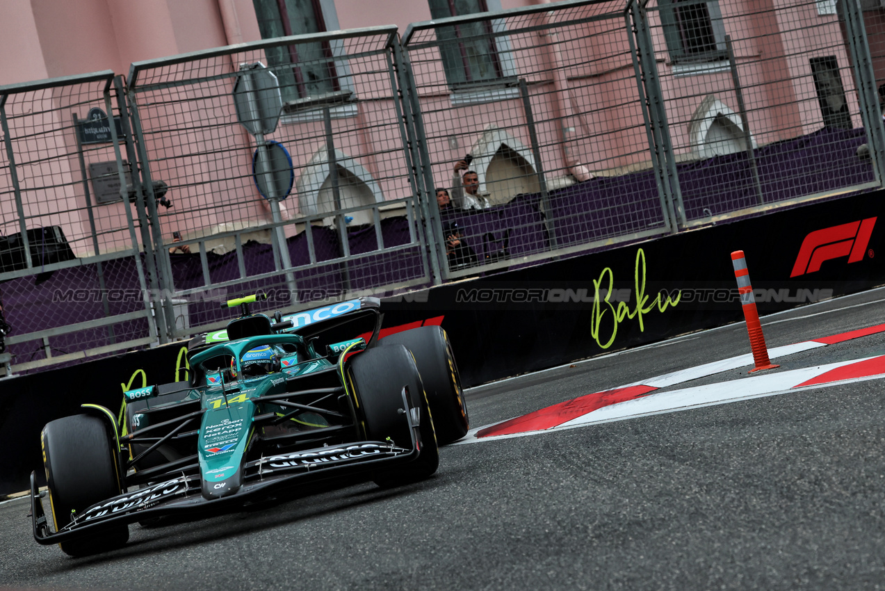 GP AZERBAIJAN, Fernando Alonso (ESP) Aston Martin F1 Team AMR25.

21.09.2025. Formula 1 World Championship, Rd 17, Azerbaijan Grand Prix, Baku Street Circuit, Azerbaijan, Gara Day.

 - www.xpbimages.com, EMail: requests@xpbimages.com © Copyright: Rew / XPB Images