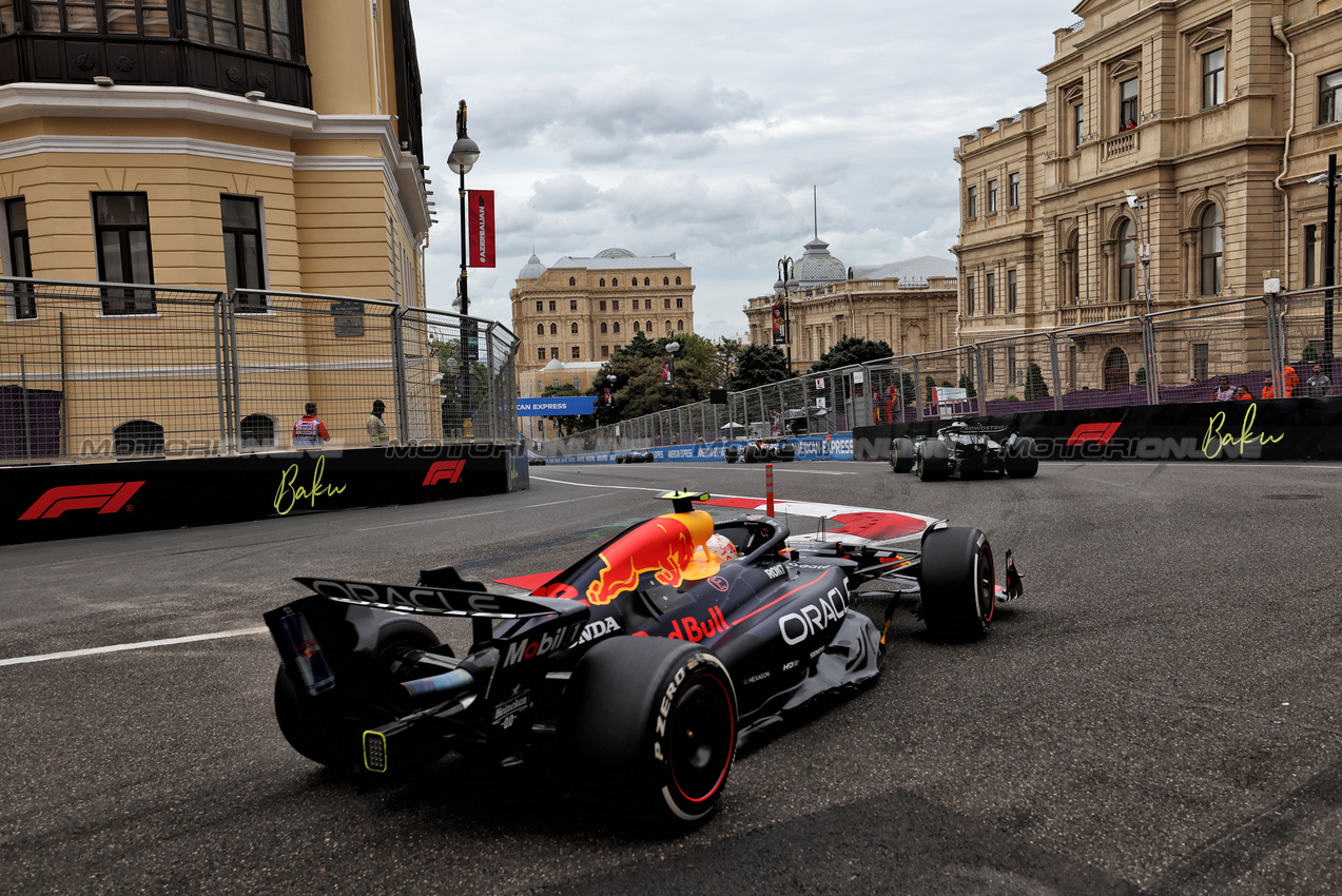 GP AZERBAIJAN, Yuki Tsunoda (JPN) Red Bull Racing RB21.

21.09.2025. Formula 1 World Championship, Rd 17, Azerbaijan Grand Prix, Baku Street Circuit, Azerbaijan, Gara Day.

 - www.xpbimages.com, EMail: requests@xpbimages.com © Copyright: Rew / XPB Images