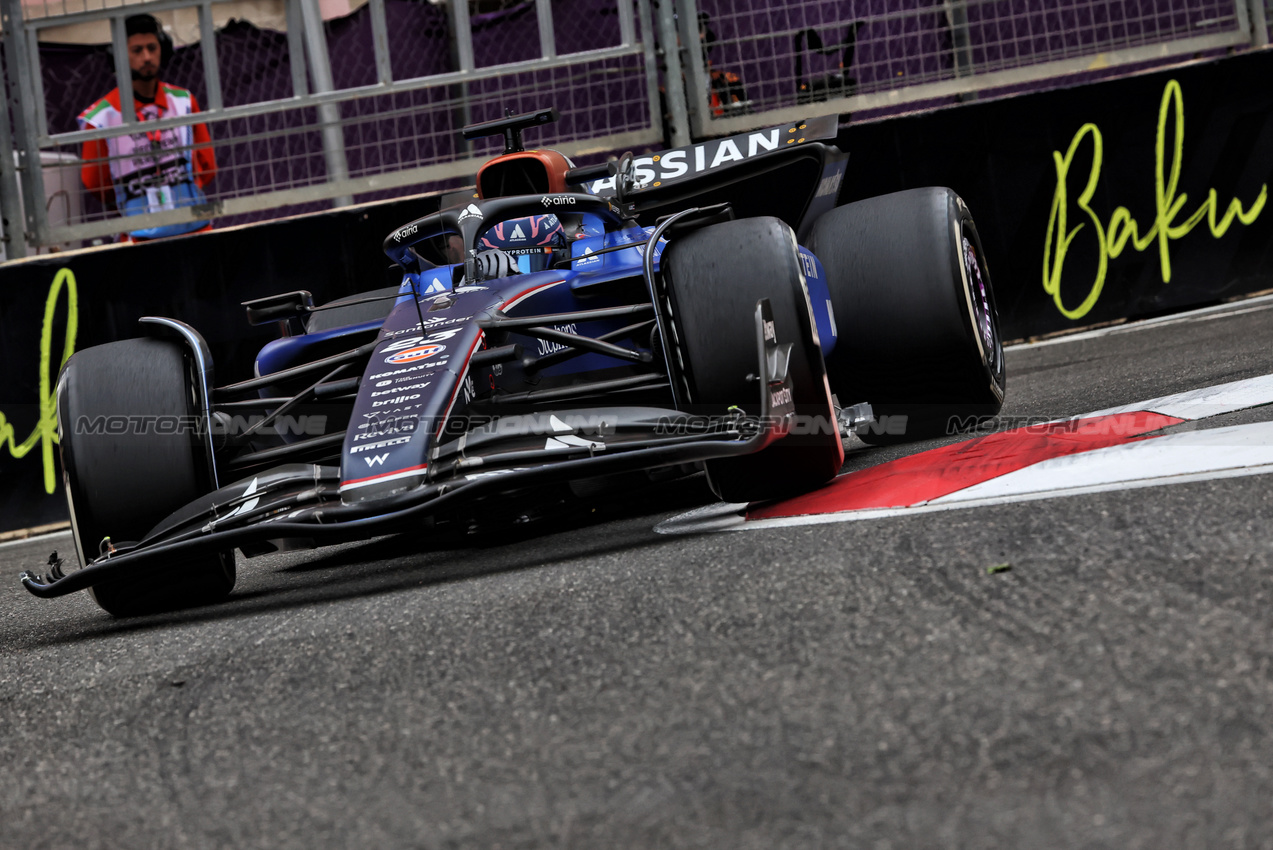 GP AZERBAIJAN, Alexander Albon (THA) Atlassian Williams Racing FW47.

21.09.2025. Formula 1 World Championship, Rd 17, Azerbaijan Grand Prix, Baku Street Circuit, Azerbaijan, Gara Day.

 - www.xpbimages.com, EMail: requests@xpbimages.com © Copyright: Rew / XPB Images