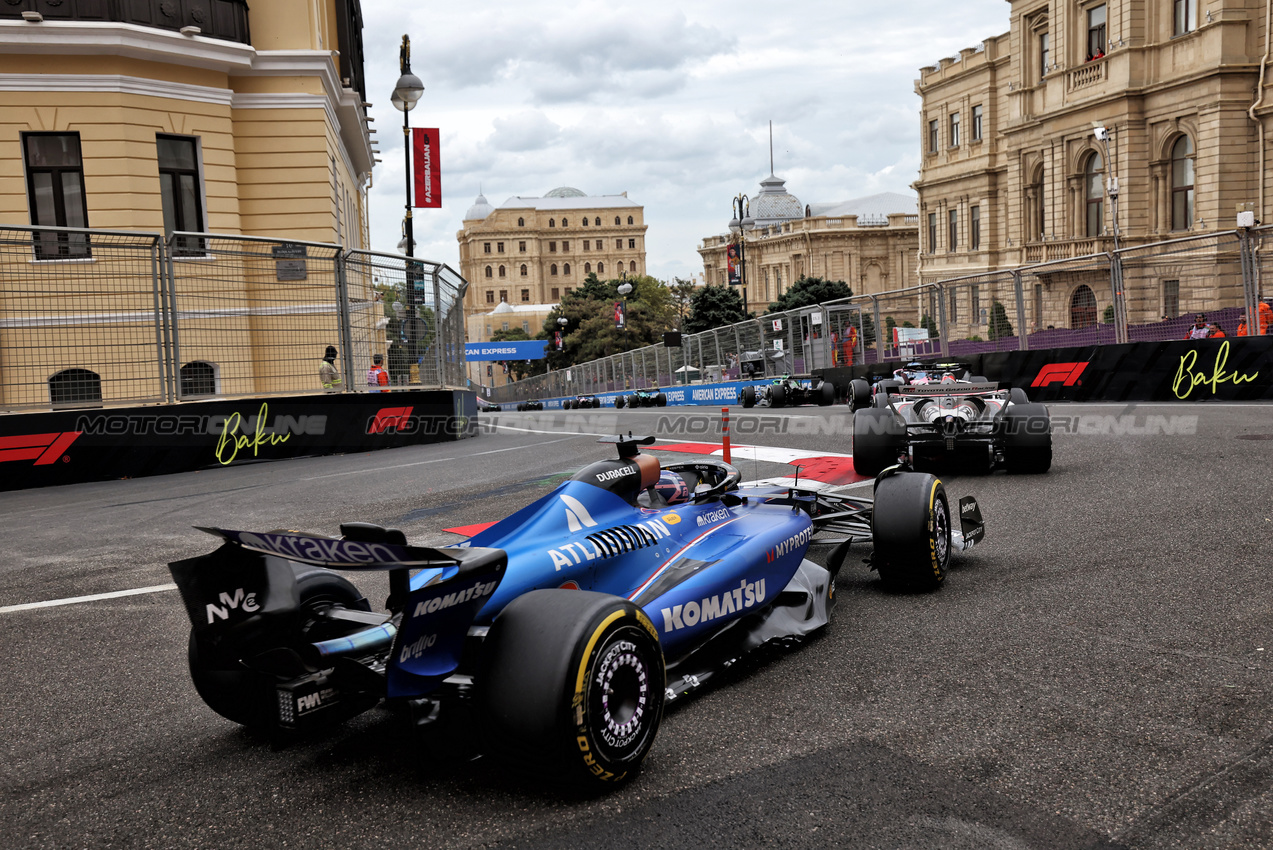 GP AZERBAIJAN, Alexander Albon (THA) Atlassian Williams Racing FW47.

21.09.2025. Formula 1 World Championship, Rd 17, Azerbaijan Grand Prix, Baku Street Circuit, Azerbaijan, Gara Day.

 - www.xpbimages.com, EMail: requests@xpbimages.com © Copyright: Rew / XPB Images