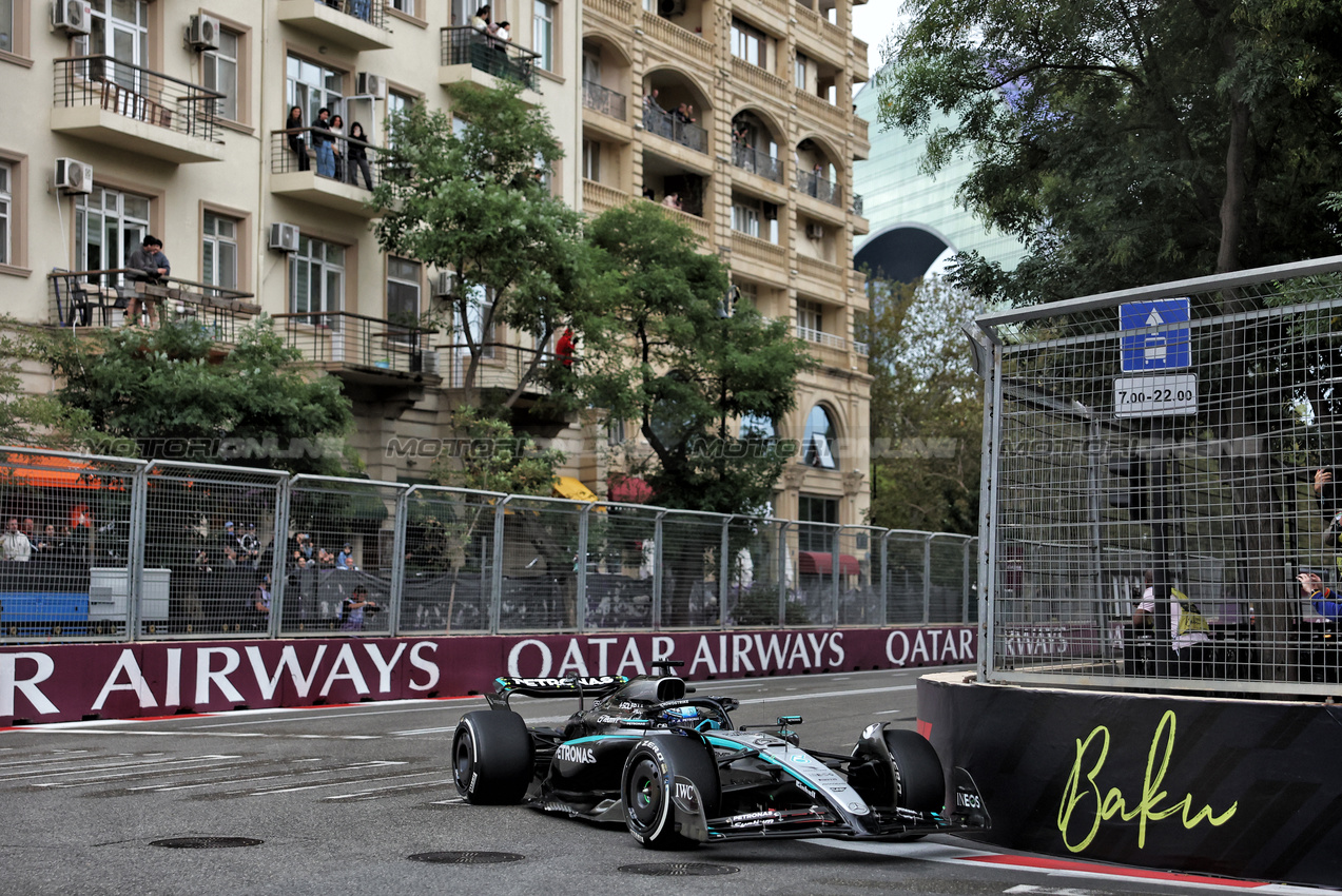 GP AZERBAIJAN, George Russell (GBR) Mercedes AMG F1 W16.

21.09.2025. Formula 1 World Championship, Rd 17, Azerbaijan Grand Prix, Baku Street Circuit, Azerbaijan, Gara Day.

- www.xpbimages.com, EMail: requests@xpbimages.com © Copyright: Bearne / XPB Images