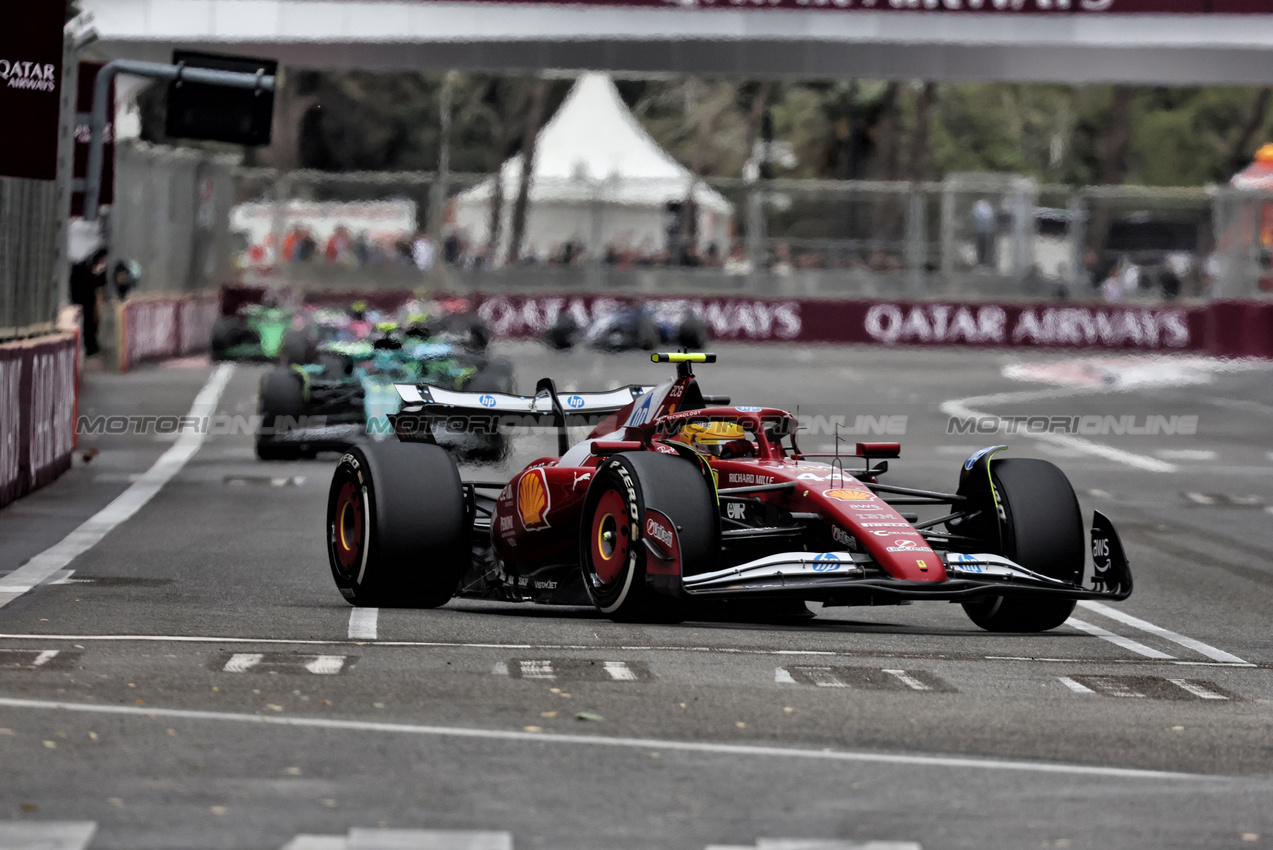 GP AZERBAIJAN, Lewis Hamilton (GBR) Ferrari SF-25.

21.09.2025. Formula 1 World Championship, Rd 17, Azerbaijan Grand Prix, Baku Street Circuit, Azerbaijan, Gara Day.

- www.xpbimages.com, EMail: requests@xpbimages.com © Copyright: Bearne / XPB Images