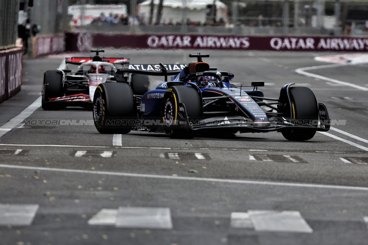GP AZERBAIJAN, Alexander Albon (THA) Atlassian Williams Racing FW47.

21.09.2025. Formula 1 World Championship, Rd 17, Azerbaijan Grand Prix, Baku Street Circuit, Azerbaijan, Gara Day.

- www.xpbimages.com, EMail: requests@xpbimages.com © Copyright: Bearne / XPB Images