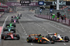 GP AZERBAIJAN, Lando Norris (GBR) McLaren MCL39 e Isack Hadjar (FRA) Racing Bulls VCARB 02 battle for position.

21.09.2025. Formula 1 World Championship, Rd 17, Azerbaijan Grand Prix, Baku Street Circuit, Azerbaijan, Gara Day.

- www.xpbimages.com, EMail: requests@xpbimages.com © Copyright: Batchelor / XPB Images