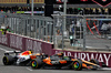 GP AZERBAIJAN, Lando Norris (GBR) McLaren MCL39 e Isack Hadjar (FRA) Racing Bulls VCARB 02 battle for position.

21.09.2025. Formula 1 World Championship, Rd 17, Azerbaijan Grand Prix, Baku Street Circuit, Azerbaijan, Gara Day.

- www.xpbimages.com, EMail: requests@xpbimages.com © Copyright: Batchelor / XPB Images