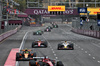 GP AZERBAIJAN, Lewis Hamilton (GBR) Ferrari SF-25 e Isack Hadjar (FRA) Racing Bulls VCARB 02 battle for position.

21.09.2025. Formula 1 World Championship, Rd 17, Azerbaijan Grand Prix, Baku Street Circuit, Azerbaijan, Gara Day.

- www.xpbimages.com, EMail: requests@xpbimages.com © Copyright: Batchelor / XPB Images