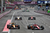 GP AZERBAIJAN, Lando Norris (GBR) McLaren MCL39 e Charles Leclerc (MON) Ferrari SF-25 battle for position.

21.09.2025. Formula 1 World Championship, Rd 17, Azerbaijan Grand Prix, Baku Street Circuit, Azerbaijan, Gara Day.

- www.xpbimages.com, EMail: requests@xpbimages.com © Copyright: Batchelor / XPB Images