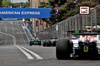 GP AZERBAIJAN, Max Verstappen (NLD) Red Bull Racing RB21 davanti a behind the Aston Martin FIA Safety Car.

21.09.2025. Formula 1 World Championship, Rd 17, Azerbaijan Grand Prix, Baku Street Circuit, Azerbaijan, Gara Day.

 - www.xpbimages.com, EMail: requests@xpbimages.com © Copyright: Rew / XPB Images