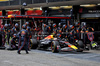 GP AZERBAIJAN, Yuki Tsunoda (JPN) Red Bull Racing RB21 makes a pit stop.

21.09.2025. Formula 1 World Championship, Rd 17, Azerbaijan Grand Prix, Baku Street Circuit, Azerbaijan, Gara Day.

- www.xpbimages.com, EMail: requests@xpbimages.com © Copyright: Batchelor / XPB Images