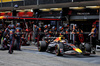 GP AZERBAIJAN, Yuki Tsunoda (JPN) Red Bull Racing RB21 makes a pit stop.

21.09.2025. Formula 1 World Championship, Rd 17, Azerbaijan Grand Prix, Baku Street Circuit, Azerbaijan, Gara Day.

- www.xpbimages.com, EMail: requests@xpbimages.com © Copyright: Batchelor / XPB Images