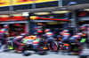 GP AZERBAIJAN, Max Verstappen (NLD) Red Bull Racing RB21 makes a pit stop.

21.09.2025. Formula 1 World Championship, Rd 17, Azerbaijan Grand Prix, Baku Street Circuit, Azerbaijan, Gara Day.

- www.xpbimages.com, EMail: requests@xpbimages.com © Copyright: Batchelor / XPB Images