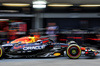 GP AZERBAIJAN, Max Verstappen (NLD) Red Bull Racing RB21 makes a pit stop.

21.09.2025. Formula 1 World Championship, Rd 17, Azerbaijan Grand Prix, Baku Street Circuit, Azerbaijan, Gara Day.

- www.xpbimages.com, EMail: requests@xpbimages.com © Copyright: Batchelor / XPB Images
