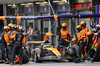 GP AZERBAIJAN, Lando Norris (GBR) McLaren MCL39 makes a pit stop.

21.09.2025. Formula 1 World Championship, Rd 17, Azerbaijan Grand Prix, Baku Street Circuit, Azerbaijan, Gara Day.

- www.xpbimages.com, EMail: requests@xpbimages.com © Copyright: Batchelor / XPB Images