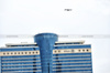 GP AZERBAIJAN, Circuit Atmosfera - a drone flies above turn 1 during the race.

21.09.2025. Formula 1 World Championship, Rd 17, Azerbaijan Grand Prix, Baku Street Circuit, Azerbaijan, Gara Day.

- www.xpbimages.com, EMail: requests@xpbimages.com © Copyright: Bearne / XPB Images