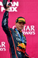 GP AZERBAIJAN, Gara winner Max Verstappen (NLD) Red Bull Racing celebrates on the podium.

21.09.2025. Formula 1 World Championship, Rd 17, Azerbaijan Grand Prix, Baku Street Circuit, Azerbaijan, Gara Day.

- www.xpbimages.com, EMail: requests@xpbimages.com © Copyright: Batchelor / XPB Images