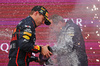 GP AZERBAIJAN, Gara winner Max Verstappen (NLD) Red Bull Racing celebrates on the podium.

21.09.2025. Formula 1 World Championship, Rd 17, Azerbaijan Grand Prix, Baku Street Circuit, Azerbaijan, Gara Day.

 - www.xpbimages.com, EMail: requests@xpbimages.com © Copyright: Rew / XPB Images
