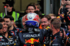 GP AZERBAIJAN, Gara winner Max Verstappen (NLD) Red Bull Racing celebrates in parc ferme with the team. 

21.09.2025. Formula 1 World Championship, Rd 17, Azerbaijan Grand Prix, Baku Street Circuit, Azerbaijan, Gara Day.

 - www.xpbimages.com, EMail: requests@xpbimages.com © Copyright: Rew / XPB Images