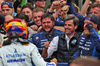 GP AZERBAIJAN, Carlos Sainz (ESP) Atlassian Williams Racing celebrates his third position in parc ferme with the team.

21.09.2025. Formula 1 World Championship, Rd 17, Azerbaijan Grand Prix, Baku Street Circuit, Azerbaijan, Gara Day.

 - www.xpbimages.com, EMail: requests@xpbimages.com © Copyright: Rew / XPB Images