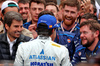 GP AZERBAIJAN, Carlos Sainz (ESP) Atlassian Williams Racing celebrates his third position in parc ferme with the team.

21.09.2025. Formula 1 World Championship, Rd 17, Azerbaijan Grand Prix, Baku Street Circuit, Azerbaijan, Gara Day.

 - www.xpbimages.com, EMail: requests@xpbimages.com © Copyright: Rew / XPB Images