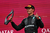 GP AZERBAIJAN, George Russell (GBR) Mercedes AMG F1 celebrates his second position on the podium.

21.09.2025. Formula 1 World Championship, Rd 17, Azerbaijan Grand Prix, Baku Street Circuit, Azerbaijan, Gara Day.

 - www.xpbimages.com, EMail: requests@xpbimages.com © Copyright: Rew / XPB Images
