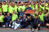 GP AZERBAIJAN, Carlos Sainz (ESP) Atlassian Williams Racing celebrates his third position with James Vowles (GBR) Atlassian Williams Racing Team Principal; team mate Alexander Albon (THA) Atlassian Williams Racing, e the team.

21.09.2025. Formula 1 World Championship, Rd 17, Azerbaijan Grand Prix, Baku Street Circuit, Azerbaijan, Gara Day.

- www.xpbimages.com, EMail: requests@xpbimages.com © Copyright: Bearne / XPB Images