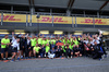 GP AZERBAIJAN, Carlos Sainz (ESP) Atlassian Williams Racing celebrates his third position with the team.

21.09.2025. Formula 1 World Championship, Rd 17, Azerbaijan Grand Prix, Baku Street Circuit, Azerbaijan, Gara Day.

 - www.xpbimages.com, EMail: requests@xpbimages.com © Copyright: Rew / XPB Images