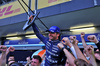 GP AZERBAIJAN, Carlos Sainz (ESP) Atlassian Williams Racing celebrates his third position with the team.

21.09.2025. Formula 1 World Championship, Rd 17, Azerbaijan Grand Prix, Baku Street Circuit, Azerbaijan, Gara Day.

 - www.xpbimages.com, EMail: requests@xpbimages.com © Copyright: Rew / XPB Images