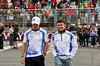 GP AZERBAIJAN, (L to R): Liam Lawson (NZL) Racing Bulls e Isack Hadjar (FRA) Racing Bulls on the drivers' parade.

21.09.2025. Formula 1 World Championship, Rd 17, Azerbaijan Grand Prix, Baku Street Circuit, Azerbaijan, Gara Day.

 - www.xpbimages.com, EMail: requests@xpbimages.com © Copyright: Rew / XPB Images