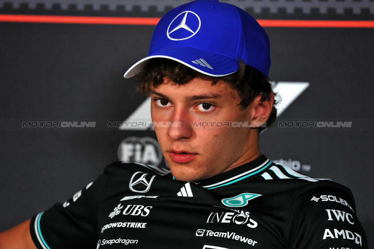 GP AZERBAIJAN, Andrea Kimi Antonelli (ITA) Mercedes AMG F1 in the FIA Press Conference.

18.09.2025. Formula 1 World Championship, Rd 17, Azerbaijan Grand Prix, Baku Street Circuit, Azerbaijan, Preparation Day.

 - www.xpbimages.com, EMail: requests@xpbimages.com © Copyright: Rew / XPB Images