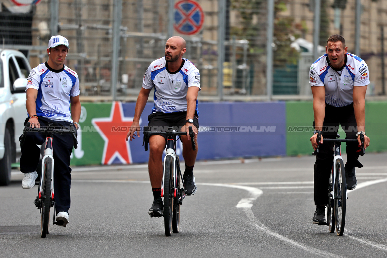 GP AZERBAIJAN, Liam Lawson (NZL) Racing Bulls rides the circuit.

18.09.2025. Formula 1 World Championship, Rd 17, Azerbaijan Grand Prix, Baku Street Circuit, Azerbaijan, Preparation Day.

 - www.xpbimages.com, EMail: requests@xpbimages.com © Copyright: Rew / XPB Images