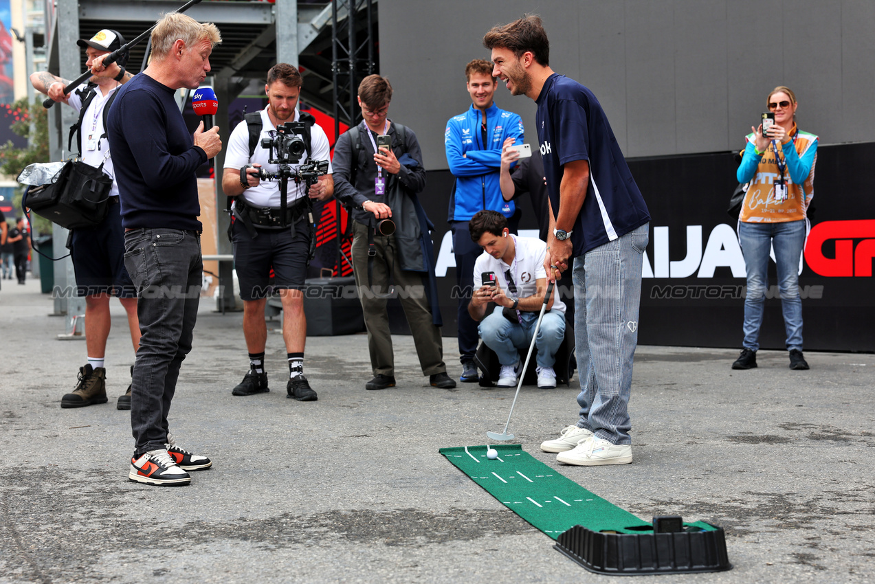 GP AZERBAIJAN, Pierre Gasly (FRA) Alpine F1 Team plays golf in the paddock with Simon Lazenby (GBR) Sky Sports F1 TV Presenter (Left).

18.09.2025. Formula 1 World Championship, Rd 17, Azerbaijan Grand Prix, Baku Street Circuit, Azerbaijan, Preparation Day.

 - www.xpbimages.com, EMail: requests@xpbimages.com © Copyright: Rew / XPB Images