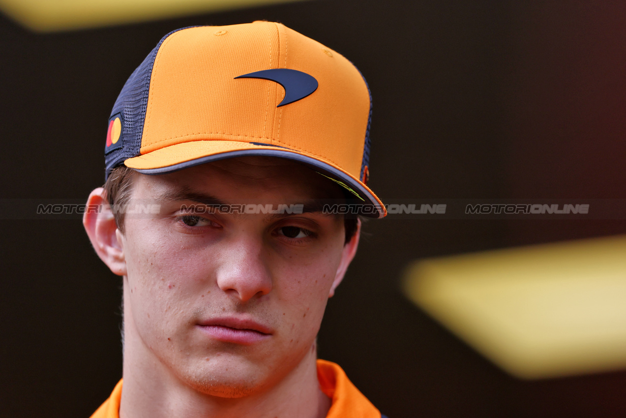 GP AZERBAIJAN, Oscar Piastri (AUS) McLaren.

18.09.2025. Formula 1 World Championship, Rd 17, Azerbaijan Grand Prix, Baku Street Circuit, Azerbaijan, Preparation Day.

- www.xpbimages.com, EMail: requests@xpbimages.com © Copyright: Batchelor / XPB Images